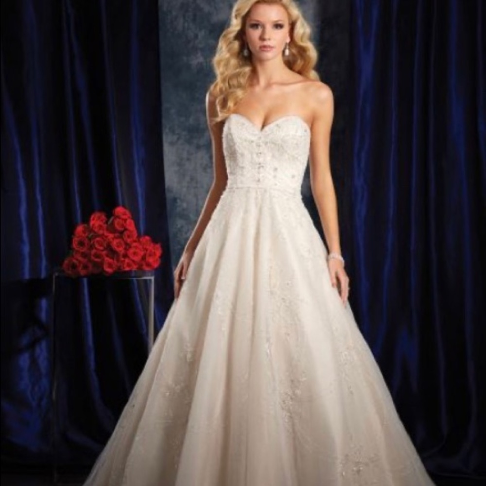 Alfred Angelo Sapphire wedding dress #993. Sz 12